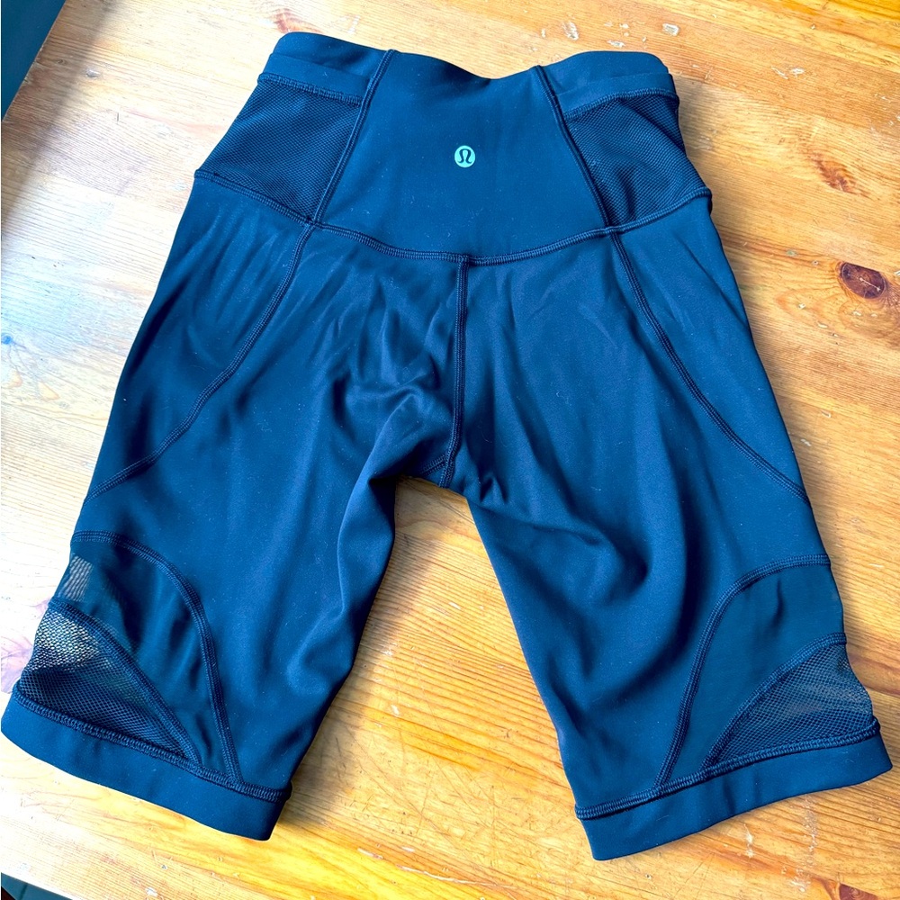 Lululemon bike shorts size 6